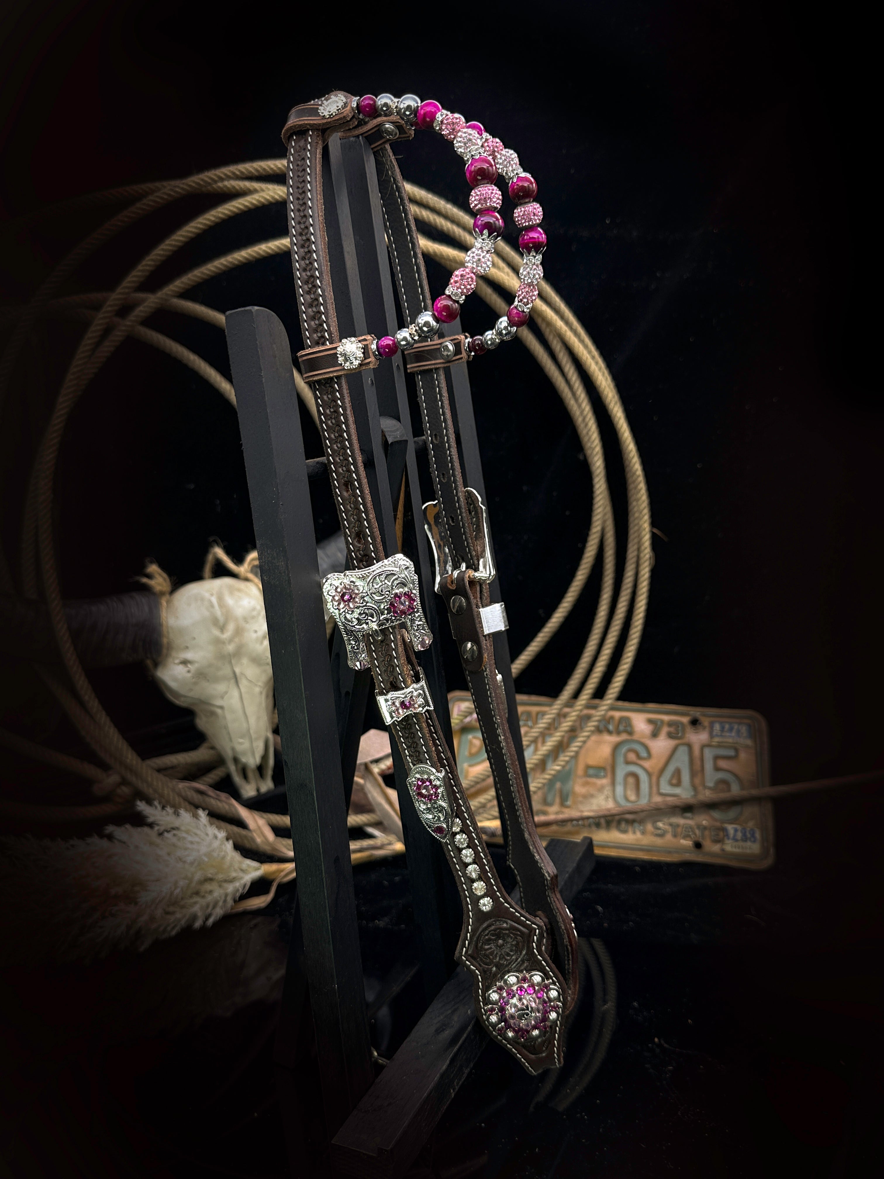 Premium | dunkelbraunes Westernzaumzeug mit Blumenmuster | Silber & Pink