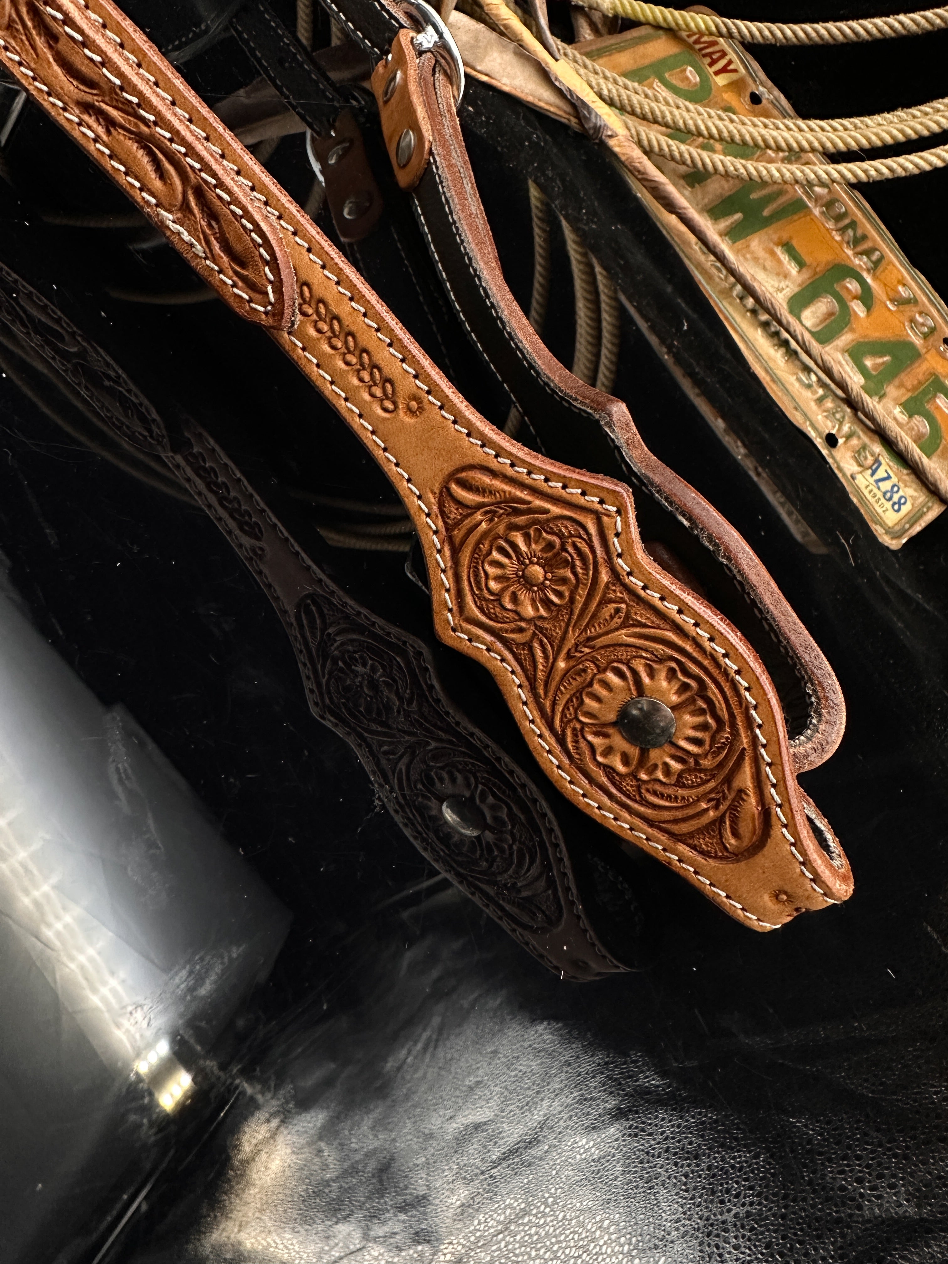 Luxuriöser Sidepull aus Kastanienholz – Pink und Schwarz.