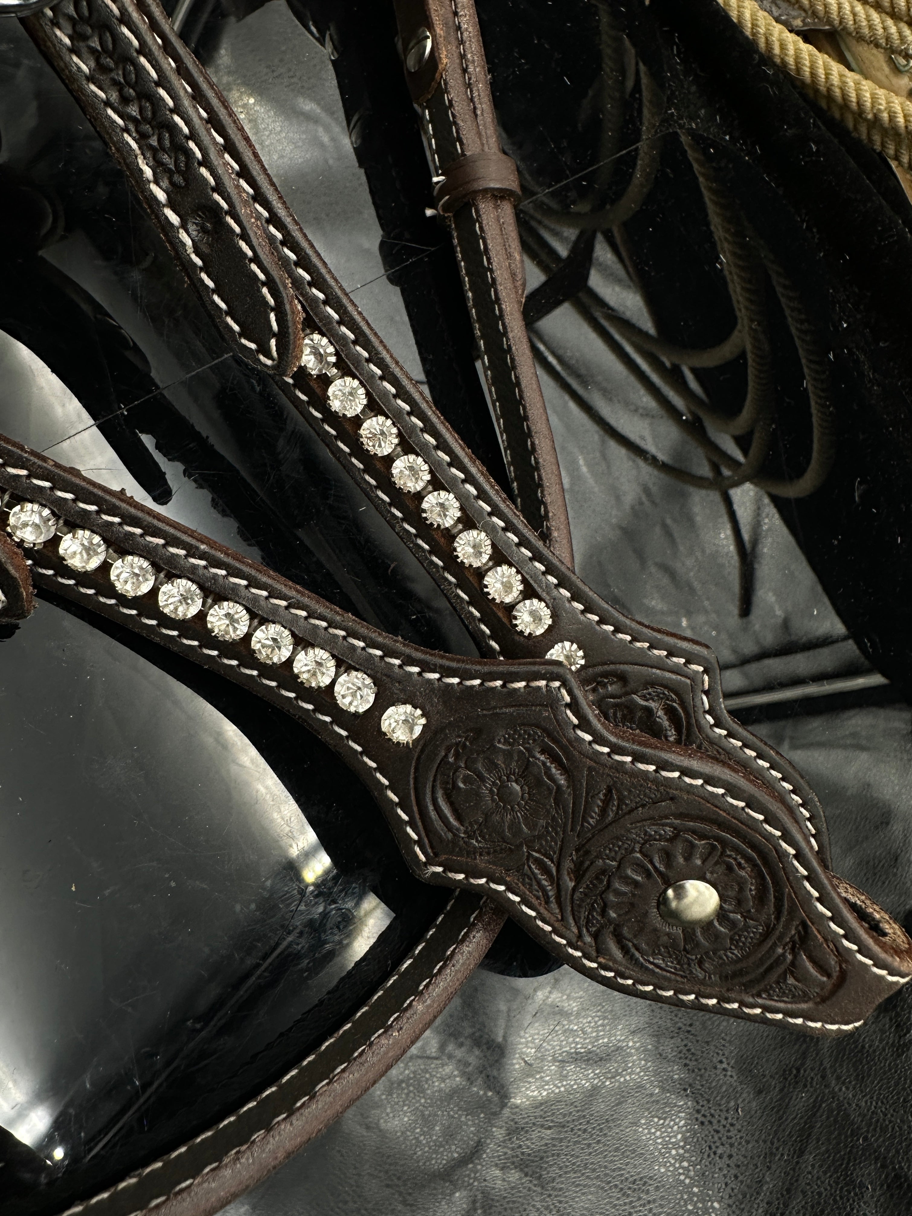 Basic | Dark chestnut | Frontriem en keelriem | Rhinestone western hoofdstel