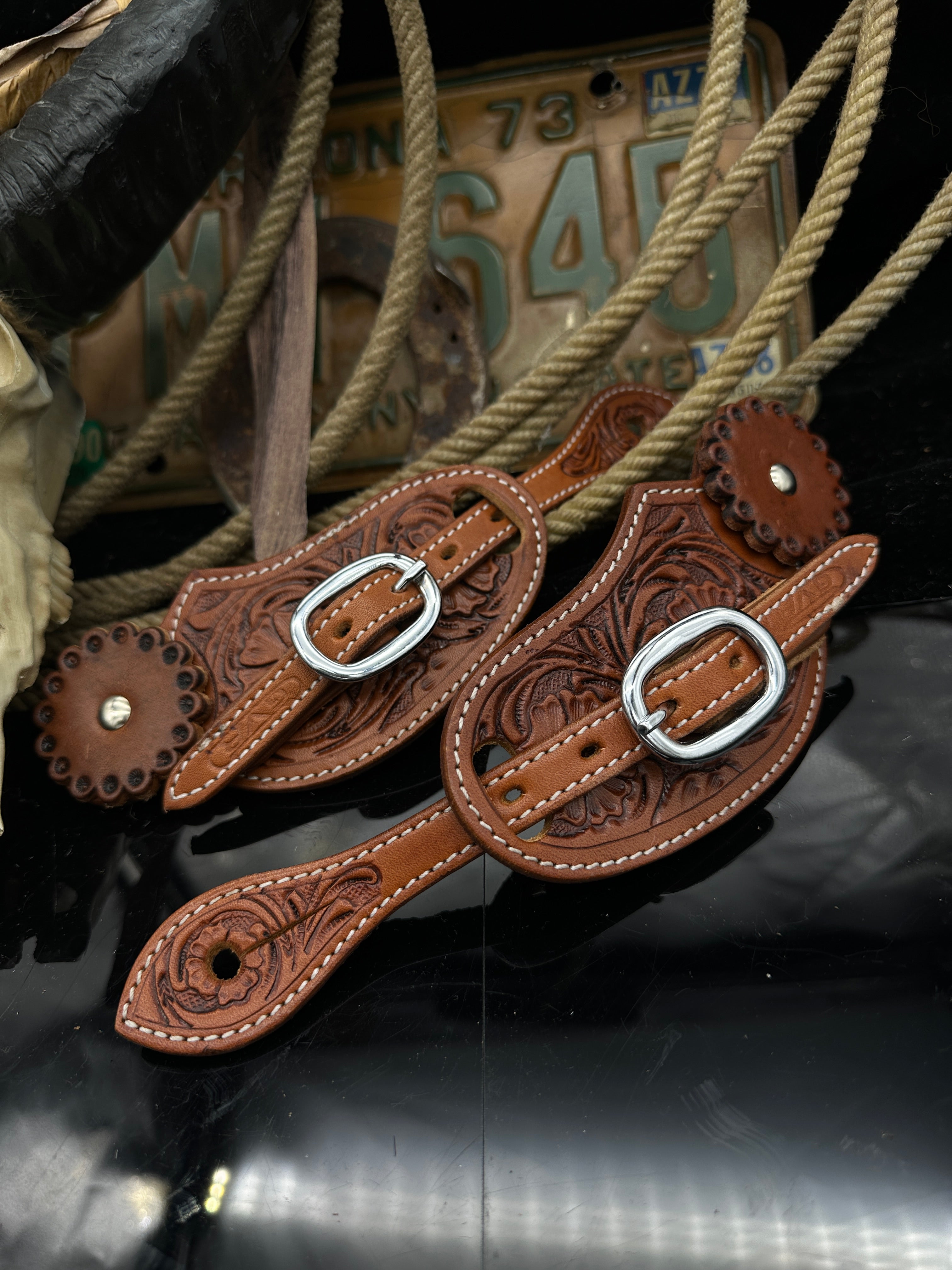 Basic | Antique chestnut | Floral tooled western spur straps
