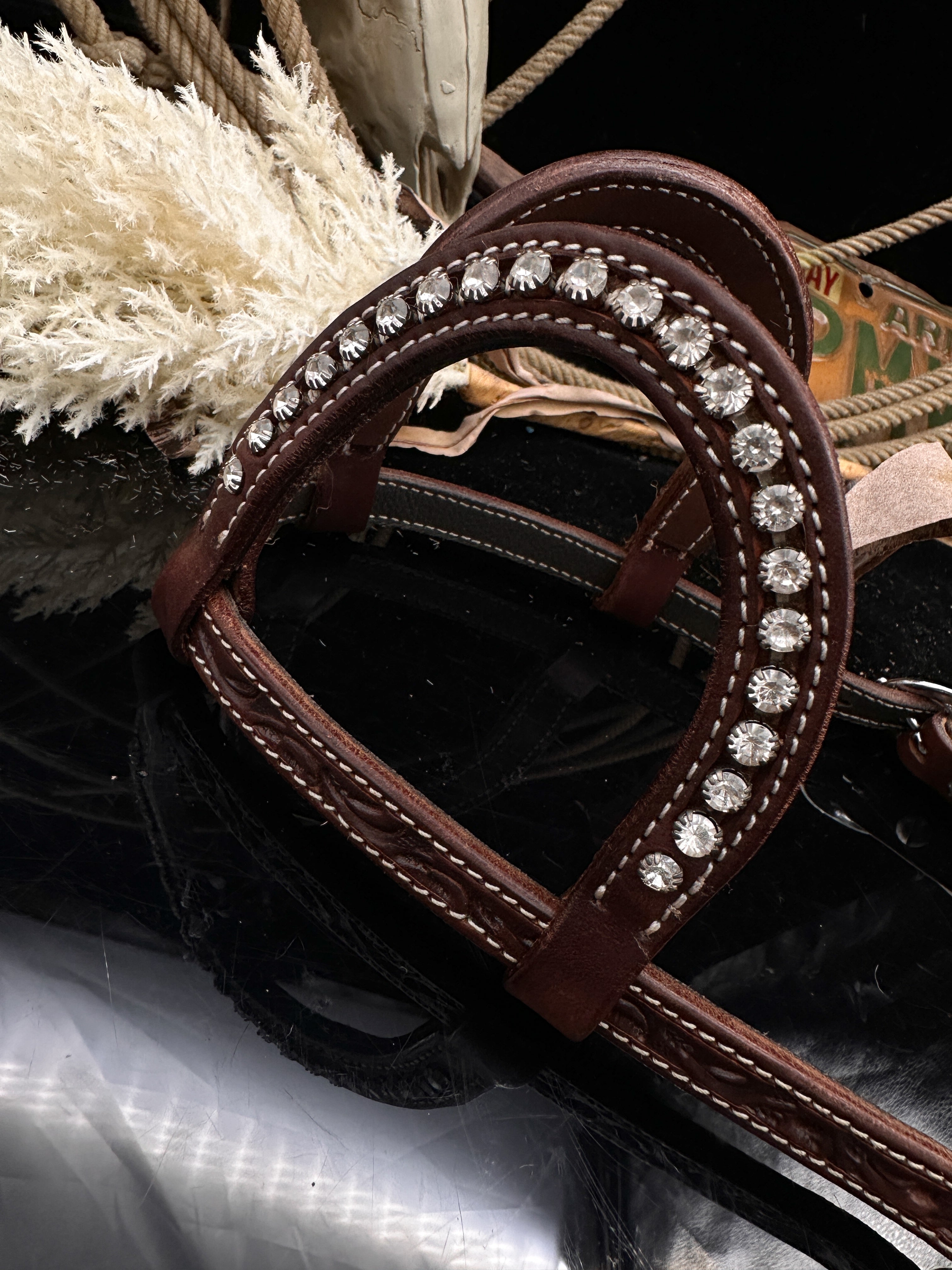 Luxuriöser Sidepull aus Kastanienholz – Pink und Schwarz. 