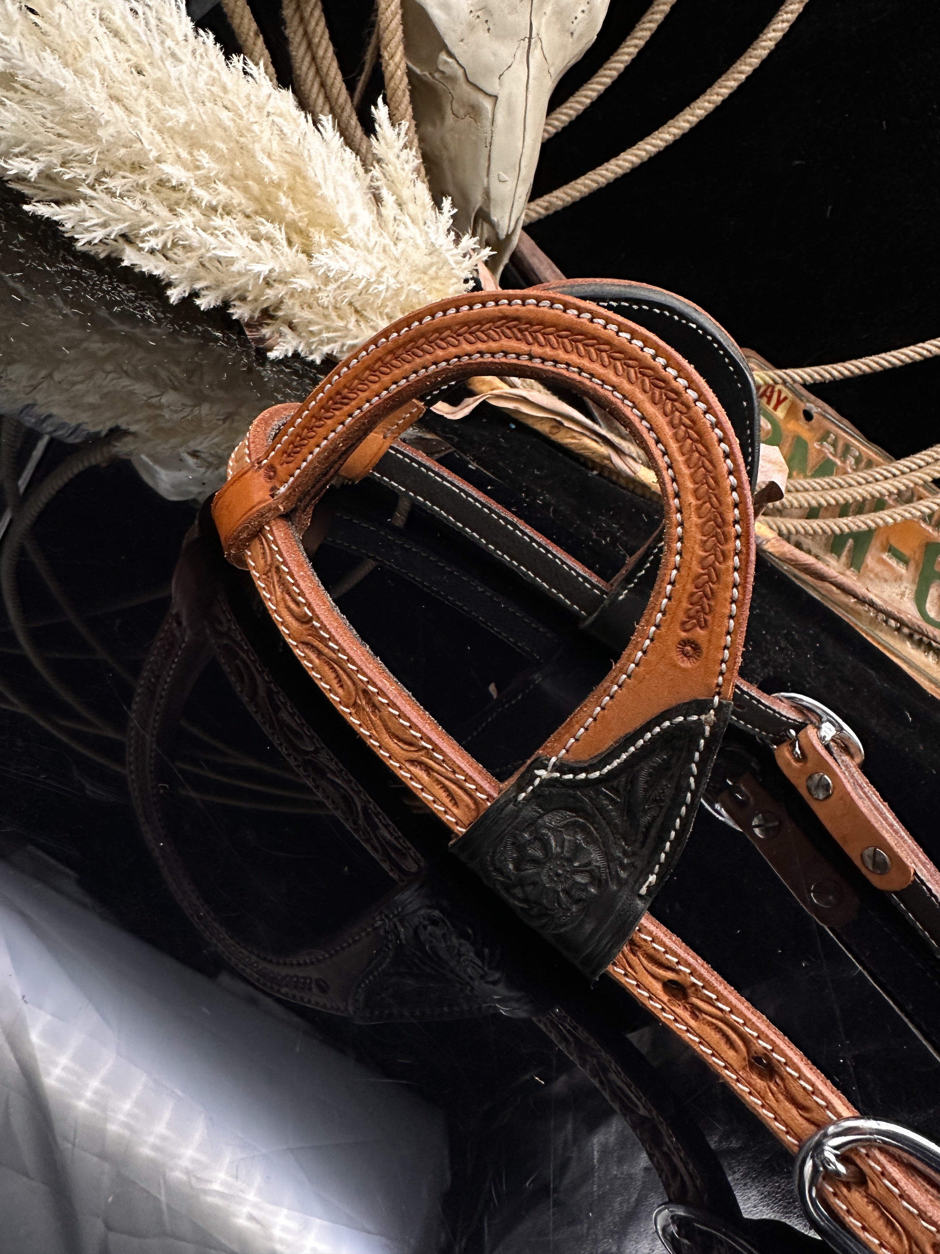 Luxuriöser Sidepull aus Kastanienholz – Pink und Schwarz. 