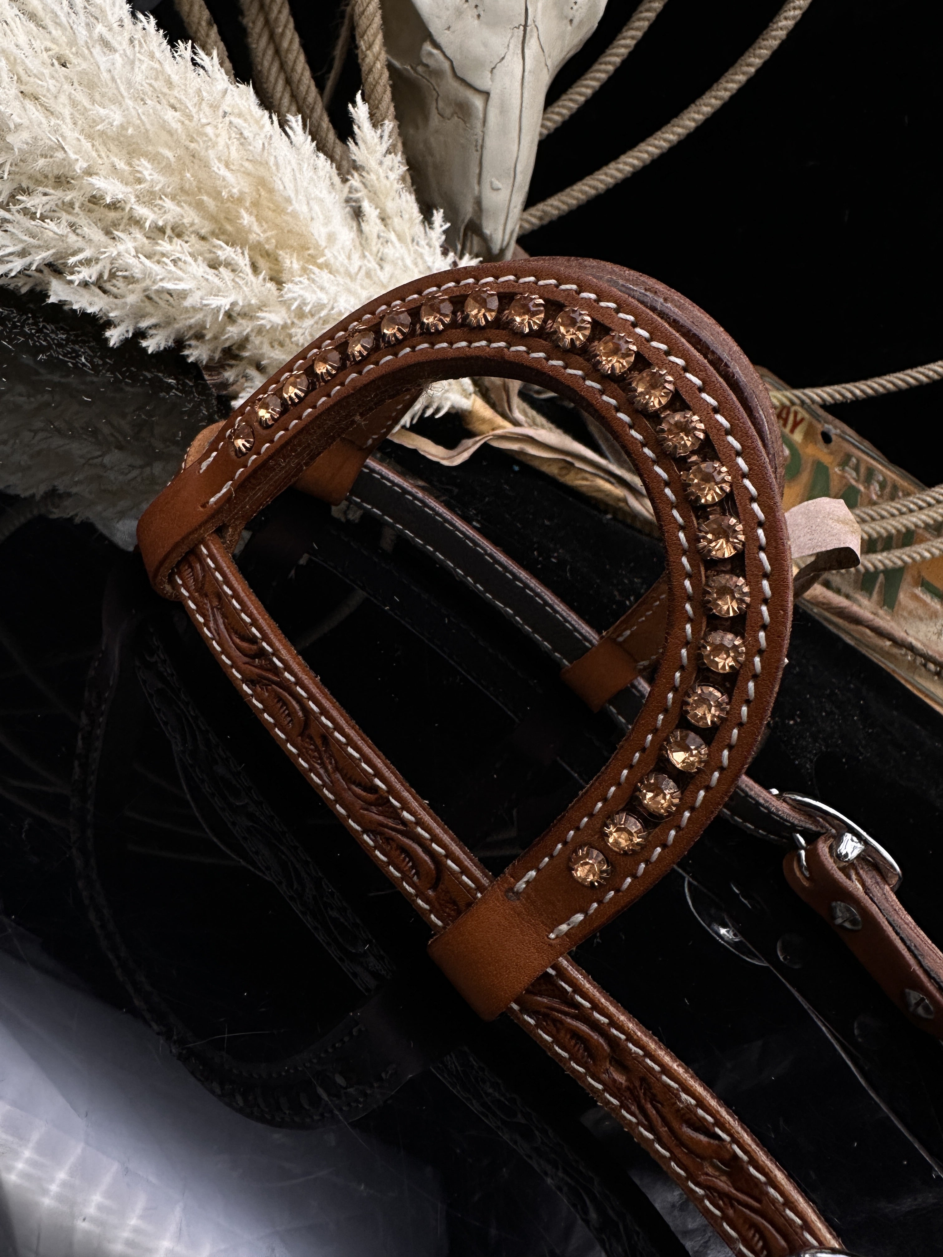Luxuriöser Sidepull aus Kastanienholz – Pink und Schwarz. 