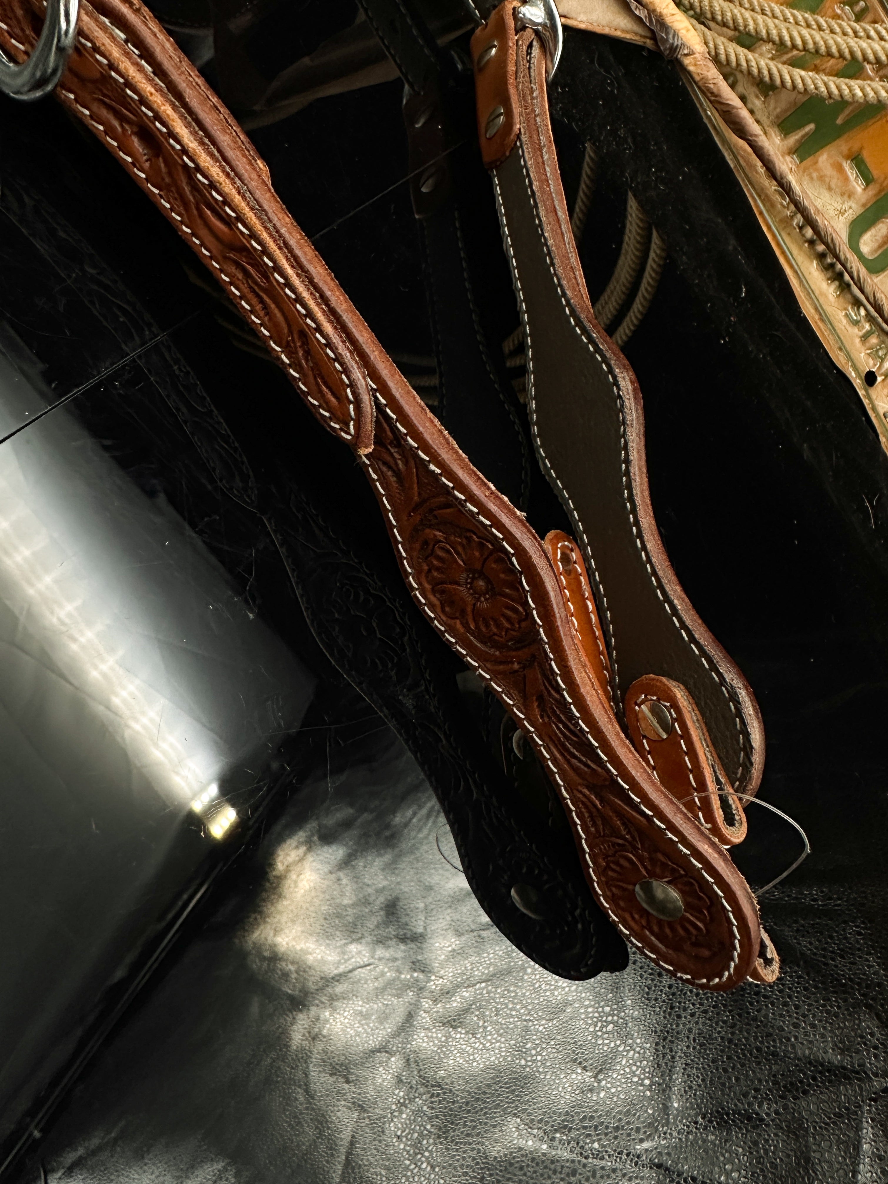 Luxuriöser Sidepull aus Kastanienholz – Pink und Schwarz. 